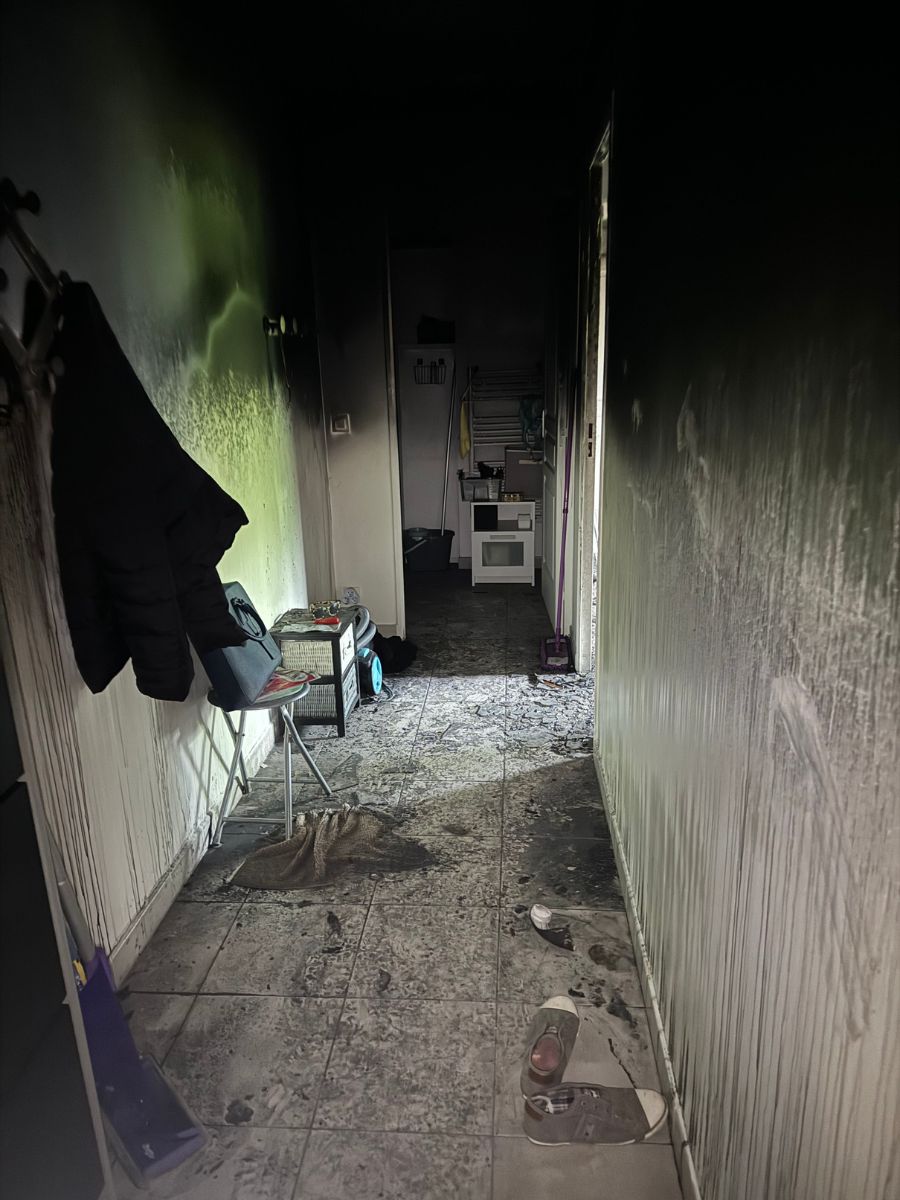 Couloir d'un appartement après un dégât des eaux en Isère