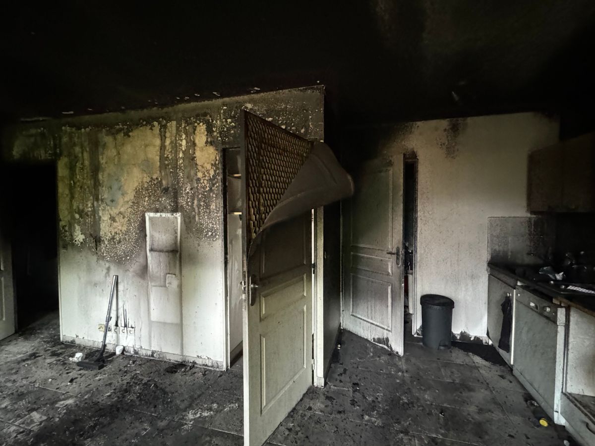 Une cuisine après un incendie à Grenoble