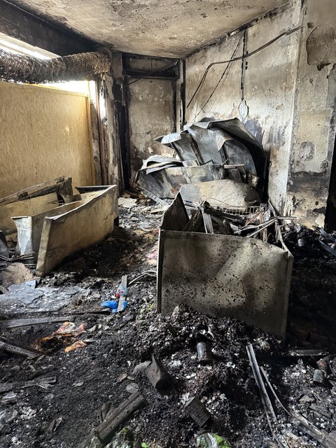 Intérieur d'un local commercial ravagé par un incendie à Échirolles